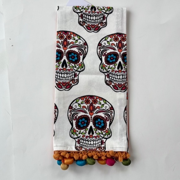 Bouffants & Broken Hearts Day of the Dead Kitchen Towels NWT - Picture 2 of 4